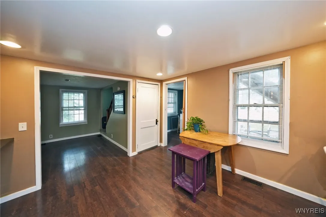 6643 Lincoln Avenue, Lockport Town, New York 14094, Lockport Town, New York 14094, 3 Bedrooms Bedrooms, 6 Rooms Rooms,2 BathroomsBathrooms,Residential,For Sale,6643 Lincoln Avenue, Lockport Town, New York 14094,B1622382