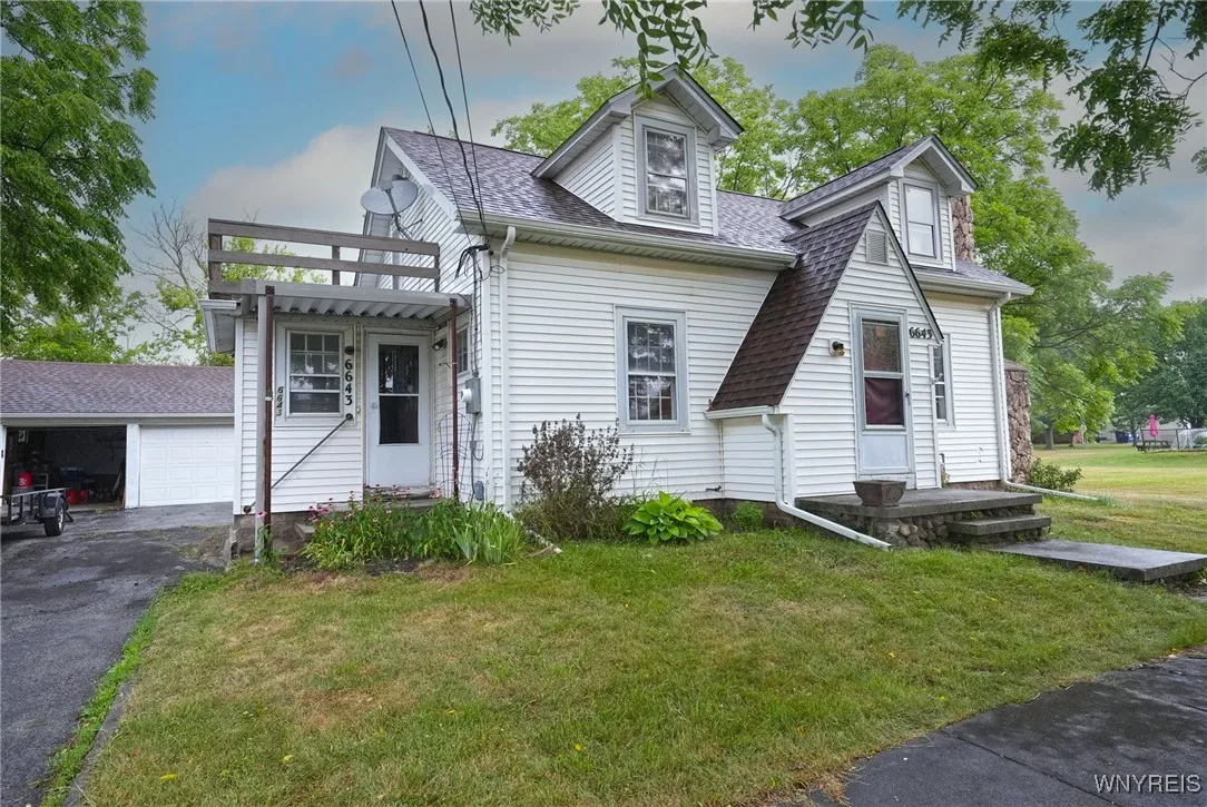 6643 Lincoln Avenue, Lockport Town, New York 14094, Lockport Town, New York 14094, 3 Bedrooms Bedrooms, 6 Rooms Rooms,2 BathroomsBathrooms,Residential,For Sale,6643 Lincoln Avenue, Lockport Town, New York 14094,B1622382