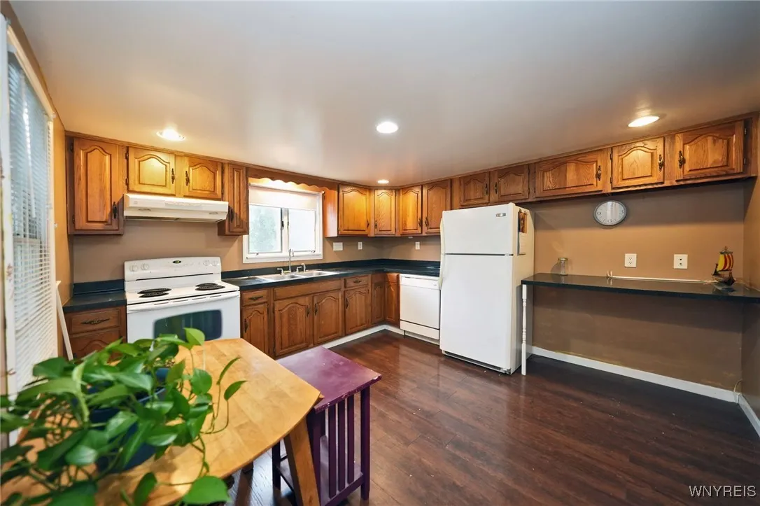 6643 Lincoln Avenue, Lockport Town, New York 14094, Lockport Town, New York 14094, 3 Bedrooms Bedrooms, 6 Rooms Rooms,2 BathroomsBathrooms,Residential,For Sale,6643 Lincoln Avenue, Lockport Town, New York 14094,B1622382