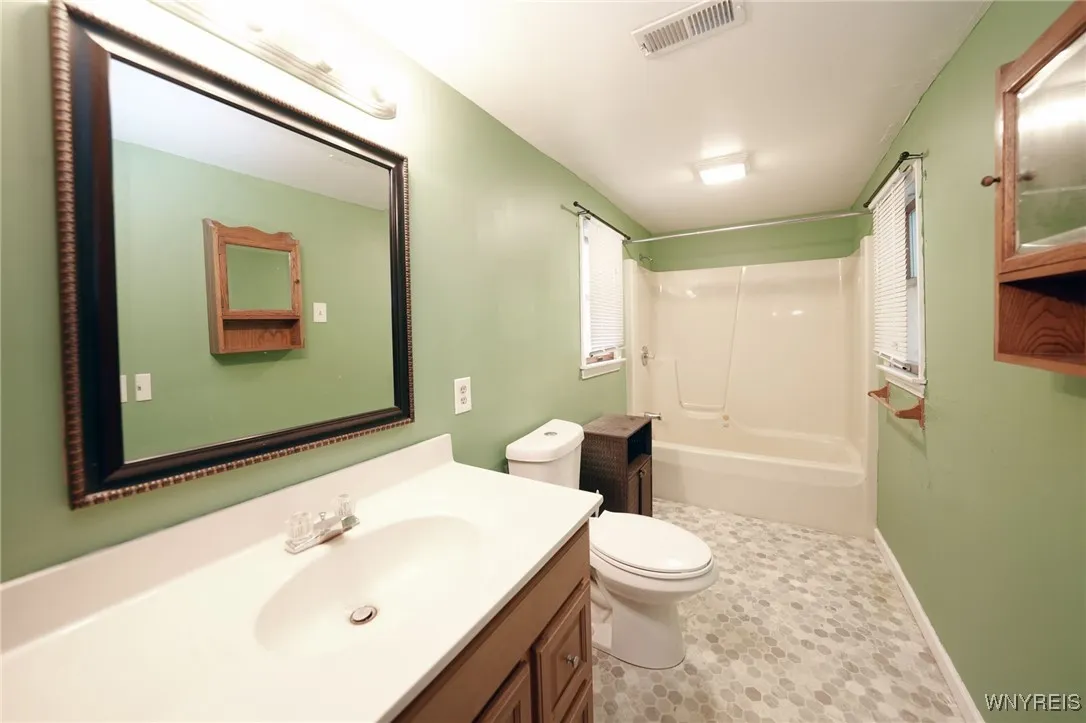 6643 Lincoln Avenue, Lockport Town, New York 14094, Lockport Town, New York 14094, 3 Bedrooms Bedrooms, 6 Rooms Rooms,2 BathroomsBathrooms,Residential,For Sale,6643 Lincoln Avenue, Lockport Town, New York 14094,B1622382
