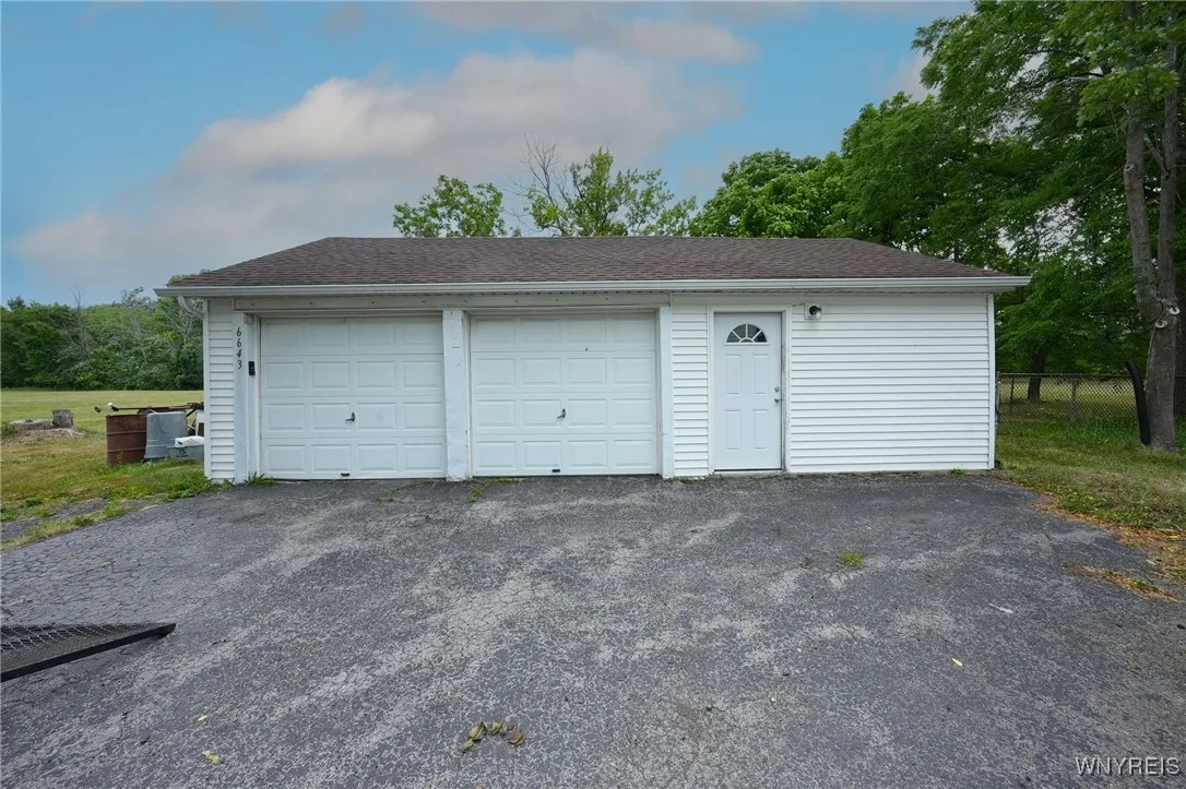 6643 Lincoln Avenue, Lockport Town, New York 14094, Lockport Town, New York 14094, 3 Bedrooms Bedrooms, 6 Rooms Rooms,2 BathroomsBathrooms,Residential,For Sale,6643 Lincoln Avenue, Lockport Town, New York 14094,B1622382
