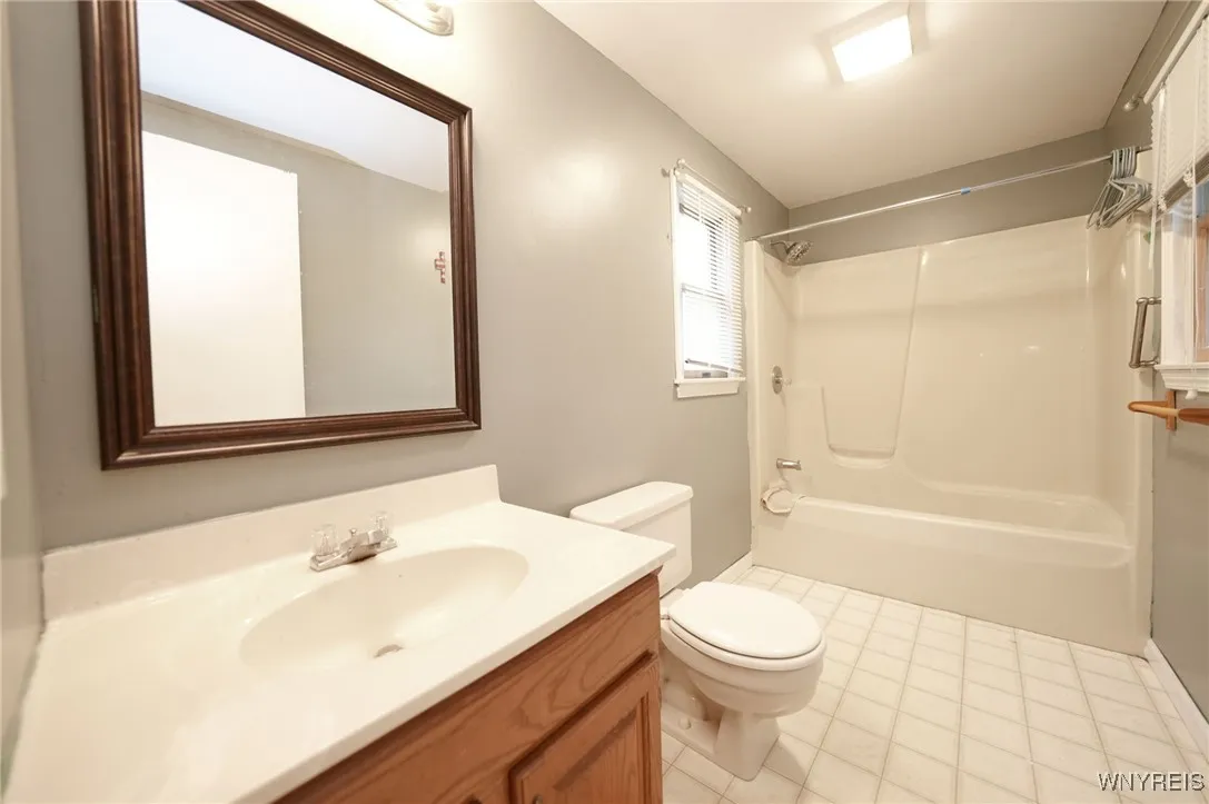 6643 Lincoln Avenue, Lockport Town, New York 14094, Lockport Town, New York 14094, 3 Bedrooms Bedrooms, 6 Rooms Rooms,2 BathroomsBathrooms,Residential,For Sale,6643 Lincoln Avenue, Lockport Town, New York 14094,B1622382