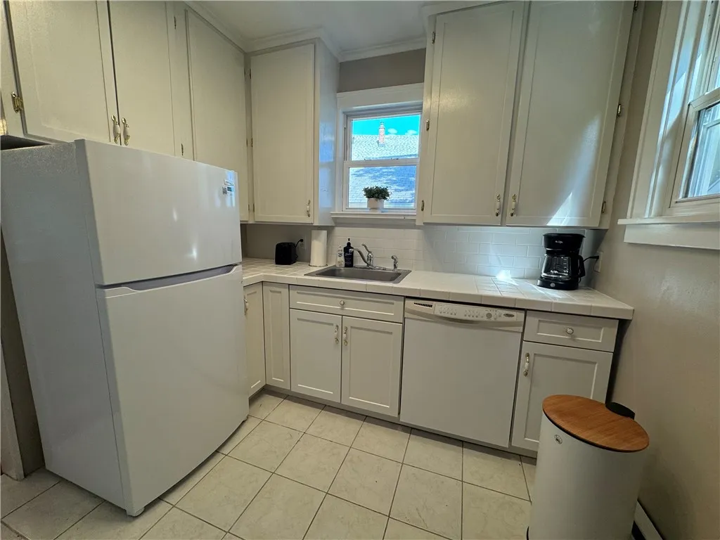125 Redfern Drive, Rochester, New York 14620, Rochester, New York 14620, 3 Bedrooms Bedrooms, 5 Rooms Rooms,2 BathroomsBathrooms,Residential,For Sale,125 Redfern Drive, Rochester, New York 14620,R1621544