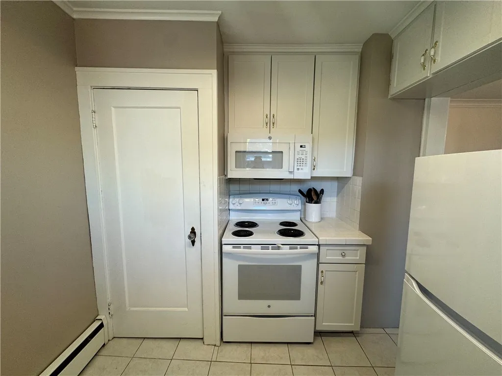 125 Redfern Drive, Rochester, New York 14620, Rochester, New York 14620, 3 Bedrooms Bedrooms, 5 Rooms Rooms,2 BathroomsBathrooms,Residential,For Sale,125 Redfern Drive, Rochester, New York 14620,R1621544