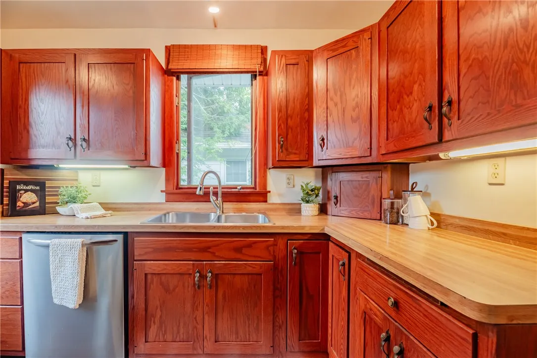 83 Raleigh Street, Rochester, New York 14620, Rochester, New York 14620, 3 Bedrooms Bedrooms, 6 Rooms Rooms,2 BathroomsBathrooms,Residential,For Sale,83 Raleigh Street, Rochester, New York 14620,R1622186