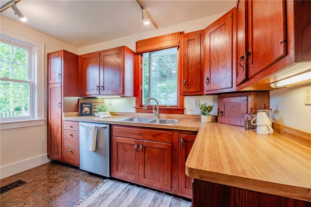 83 Raleigh Street, Rochester, New York 14620, Rochester, New York 14620, 3 Bedrooms Bedrooms, 6 Rooms Rooms,2 BathroomsBathrooms,Residential,For Sale,83 Raleigh Street, Rochester, New York 14620,R1622186