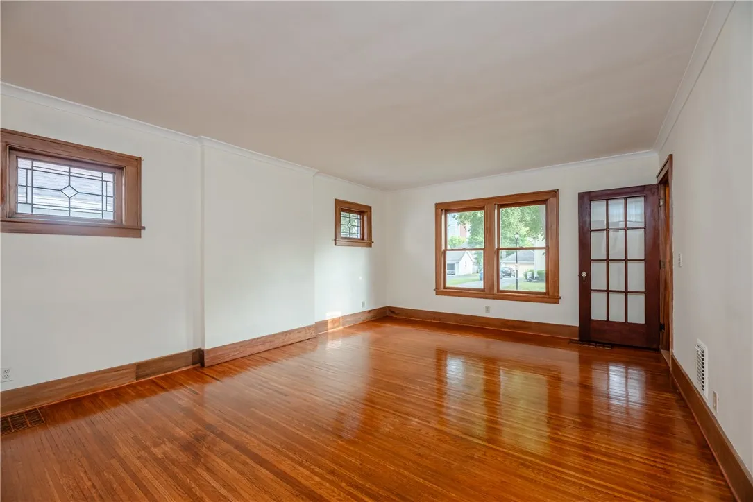83 Raleigh Street, Rochester, New York 14620, Rochester, New York 14620, 3 Bedrooms Bedrooms, 6 Rooms Rooms,2 BathroomsBathrooms,Residential,For Sale,83 Raleigh Street, Rochester, New York 14620,R1622186