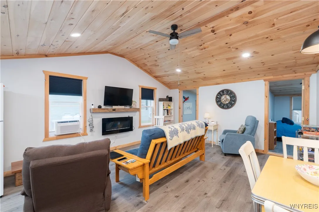 Open Living Room / Dining