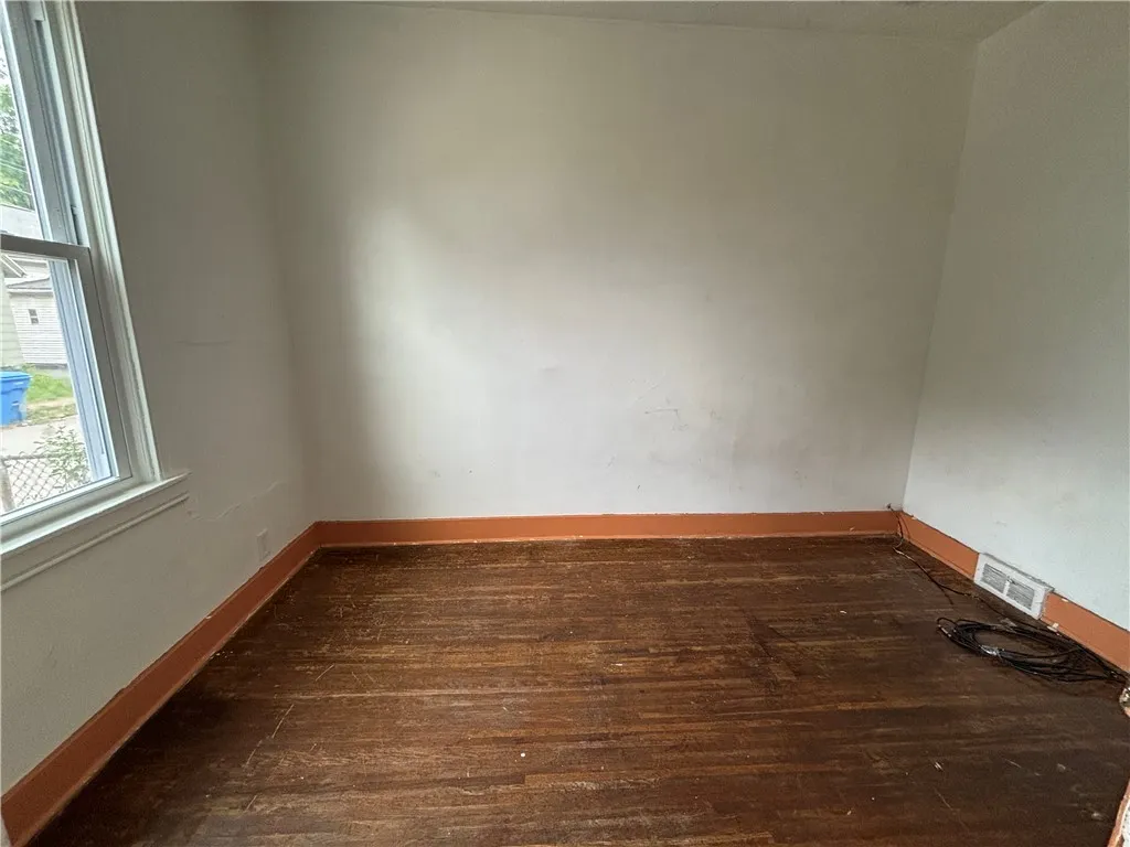 Front 1st floor bedroom