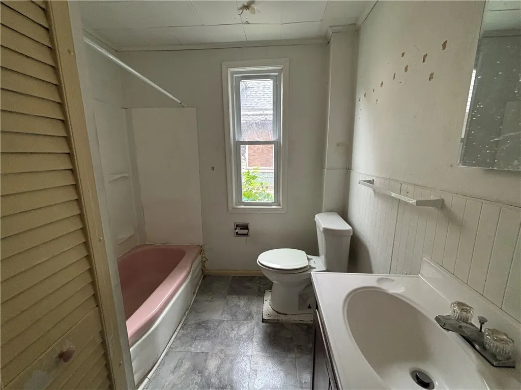 Bathroom 1st floor