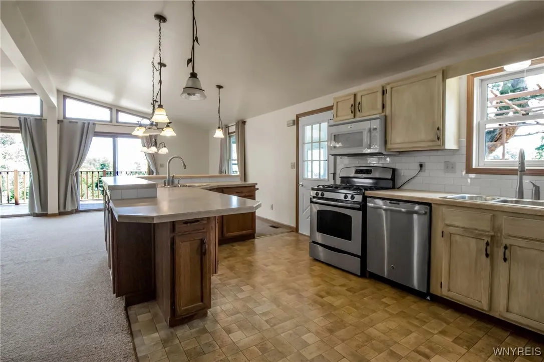 926 Bluff Road 18, Carlton, New York 14571, Carlton, New York 14571, 3 Bedrooms Bedrooms, 9 Rooms Rooms,2 BathroomsBathrooms,Residential,For Sale,926 Bluff Road 18, Carlton, New York 14571,B1622257