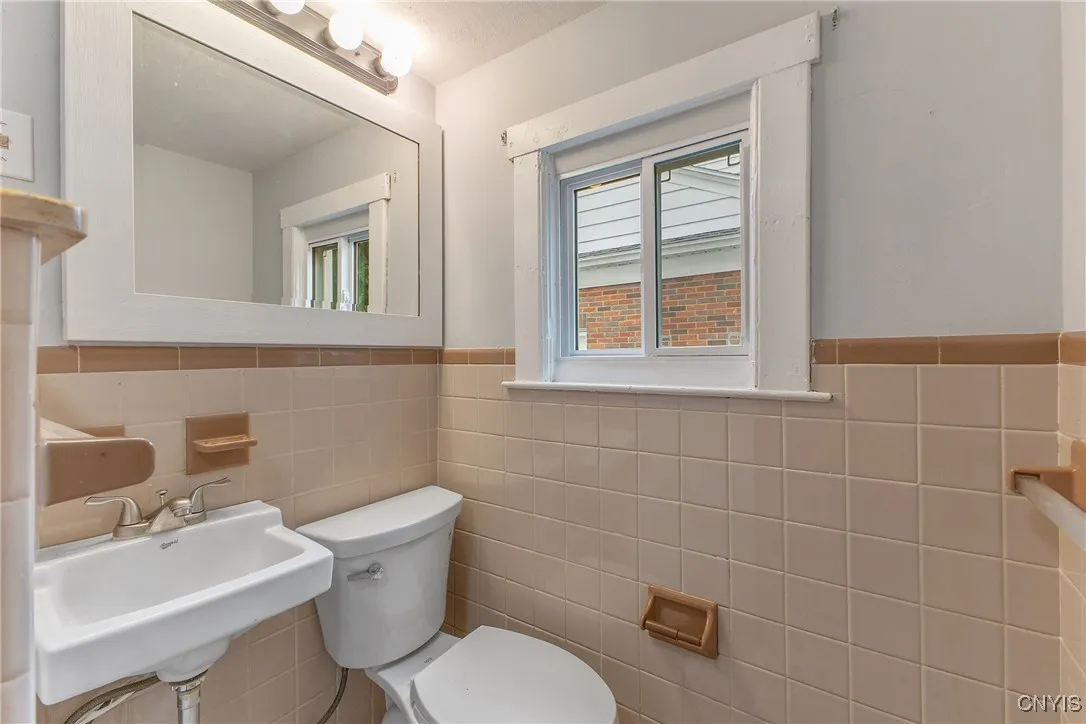 617 Mertens Avenue, Syracuse, New York 13203, Syracuse, New York 13203, 3 Bedrooms Bedrooms, 7 Rooms Rooms,2 BathroomsBathrooms,Residential,For Sale,617 Mertens Avenue, Syracuse, New York 13203,S1622225
