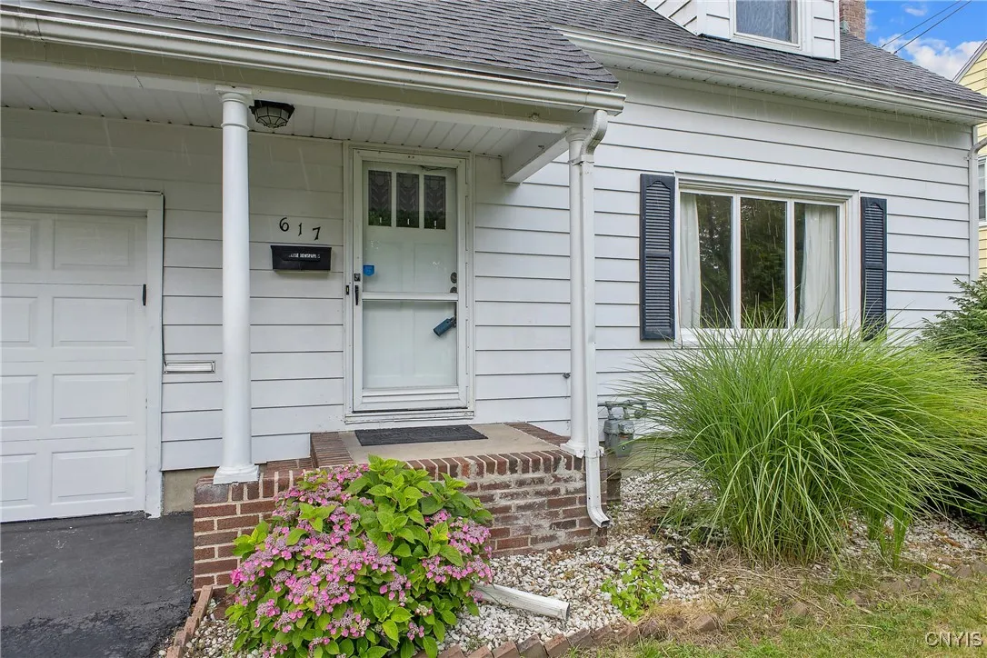 617 Mertens Avenue, Syracuse, New York 13203, Syracuse, New York 13203, 3 Bedrooms Bedrooms, 7 Rooms Rooms,2 BathroomsBathrooms,Residential,For Sale,617 Mertens Avenue, Syracuse, New York 13203,S1622225