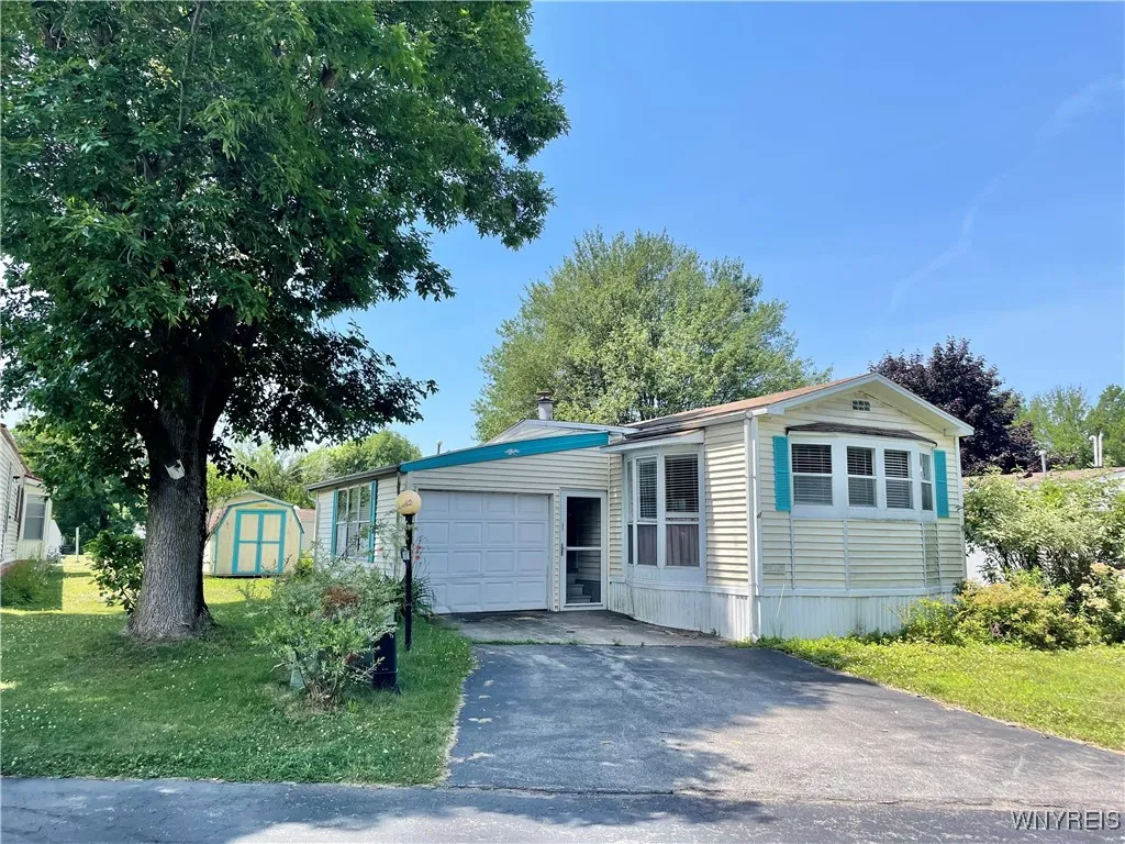 62 Marseille Avenue, West Seneca, New York 14224, West Seneca, New York 14224, 2 Bedrooms Bedrooms, 5 Rooms Rooms,1 BathroomBathrooms,Residential,For Sale,62 Marseille Avenue, West Seneca, New York 14224,B1620328