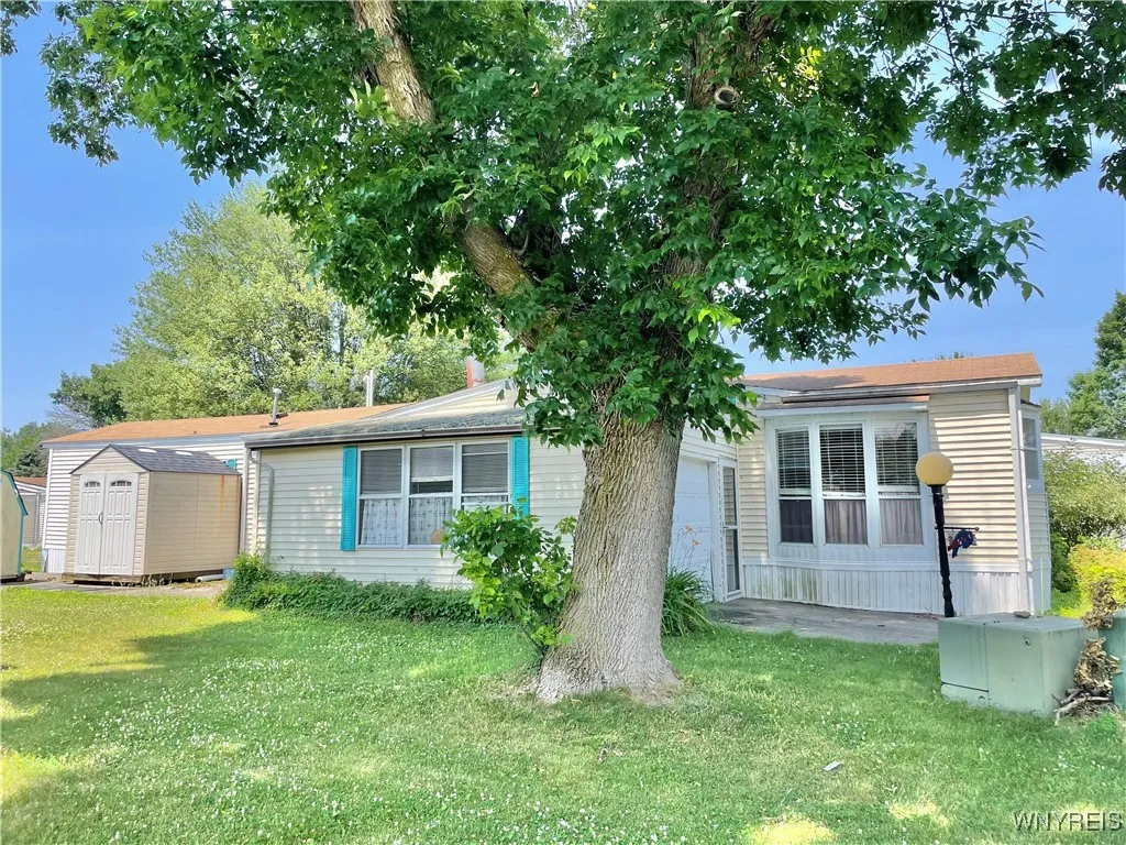 62 Marseille Avenue, West Seneca, New York 14224, West Seneca, New York 14224, 2 Bedrooms Bedrooms, 5 Rooms Rooms,1 BathroomBathrooms,Residential,For Sale,62 Marseille Avenue, West Seneca, New York 14224,B1620328