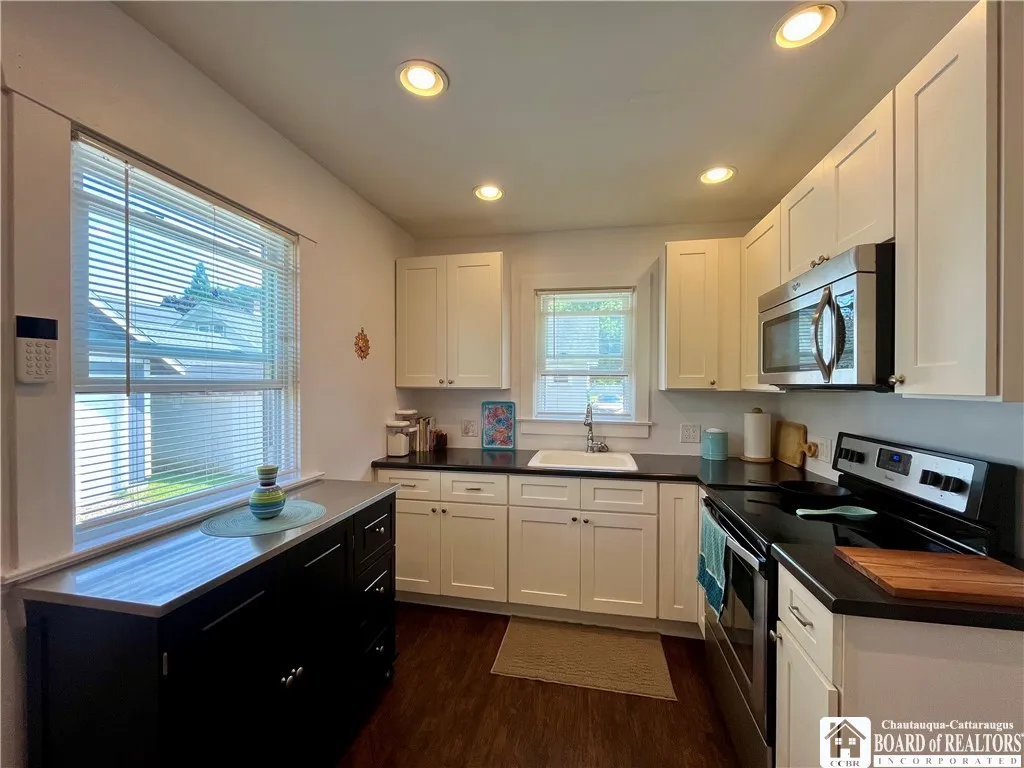 185 Colfax Street, Jamestown, New York 14701, Jamestown, New York 14701, 2 Bedrooms Bedrooms, 6 Rooms Rooms,1 BathroomBathrooms,Residential,For Sale,185 Colfax Street, Jamestown, New York 14701,R1622303
