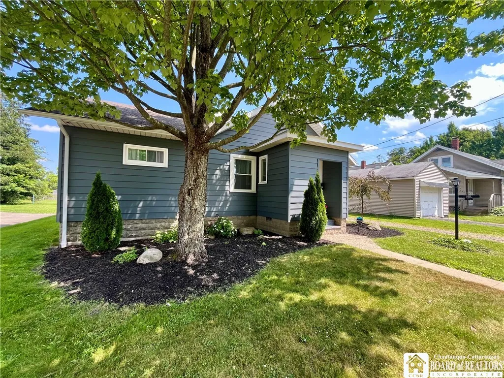 185 Colfax Street, Jamestown, New York 14701, Jamestown, New York 14701, 2 Bedrooms Bedrooms, 6 Rooms Rooms,1 BathroomBathrooms,Residential,For Sale,185 Colfax Street, Jamestown, New York 14701,R1622303