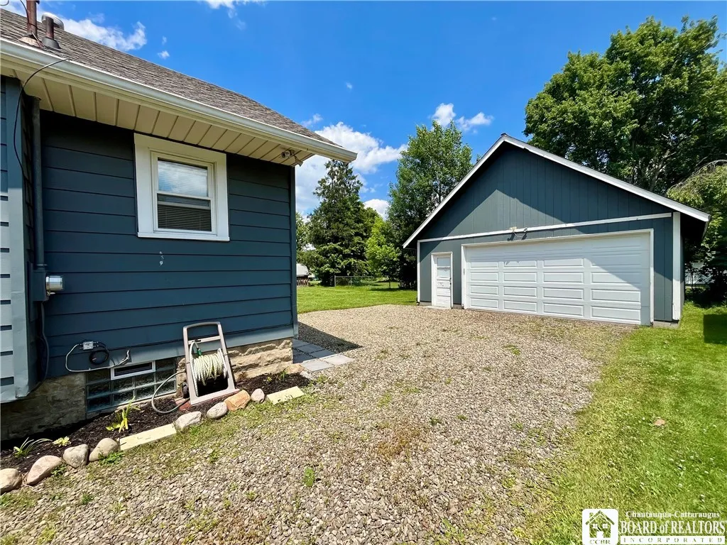 185 Colfax Street, Jamestown, New York 14701, Jamestown, New York 14701, 2 Bedrooms Bedrooms, 6 Rooms Rooms,1 BathroomBathrooms,Residential,For Sale,185 Colfax Street, Jamestown, New York 14701,R1622303