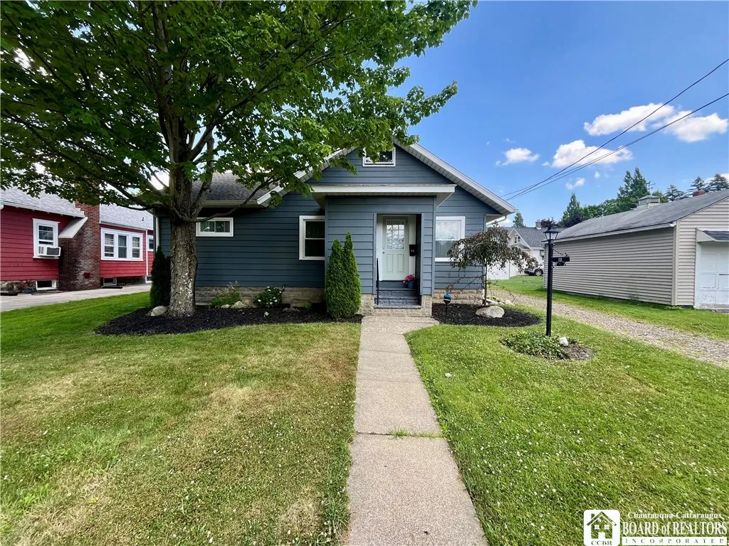 185 Colfax Street, Jamestown, New York 14701, Jamestown, New York 14701, 2 Bedrooms Bedrooms, 6 Rooms Rooms,1 BathroomBathrooms,Residential,For Sale,185 Colfax Street, Jamestown, New York 14701,R1622303