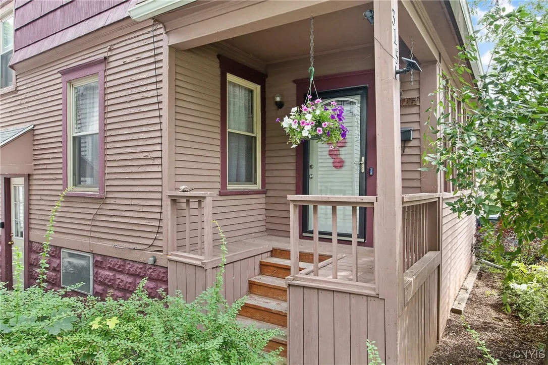 315 Boyden Street, Syracuse, New York 13203, Syracuse, New York 13203, 3 Bedrooms Bedrooms, 7 Rooms Rooms,1 BathroomBathrooms,Residential,For Sale,315 Boyden Street, Syracuse, New York 13203,S1621836
