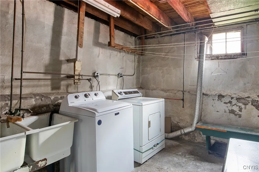 315 Boyden Street, Syracuse, New York 13203, Syracuse, New York 13203, 3 Bedrooms Bedrooms, 7 Rooms Rooms,1 BathroomBathrooms,Residential,For Sale,315 Boyden Street, Syracuse, New York 13203,S1621836
