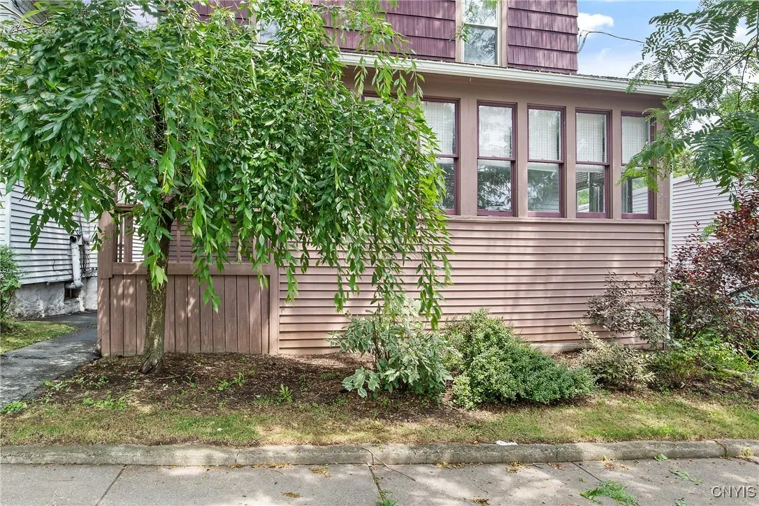 315 Boyden Street, Syracuse, New York 13203, Syracuse, New York 13203, 3 Bedrooms Bedrooms, 7 Rooms Rooms,1 BathroomBathrooms,Residential,For Sale,315 Boyden Street, Syracuse, New York 13203,S1621836