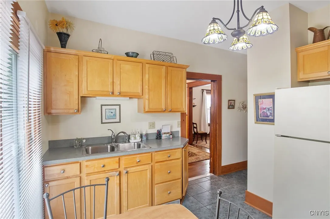 315 Boyden Street, Syracuse, New York 13203, Syracuse, New York 13203, 3 Bedrooms Bedrooms, 7 Rooms Rooms,1 BathroomBathrooms,Residential,For Sale,315 Boyden Street, Syracuse, New York 13203,S1621836