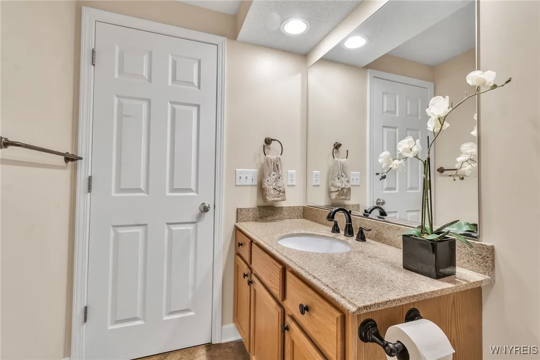 5468 Village Station Circle, Clarence, New York 14, Clarence, New York 14221, 2 Bedrooms Bedrooms, 6 Rooms Rooms,1 BathroomBathrooms,Residential,For Sale,5468 Village Station Circle, Clarence, New York 14,B1622305