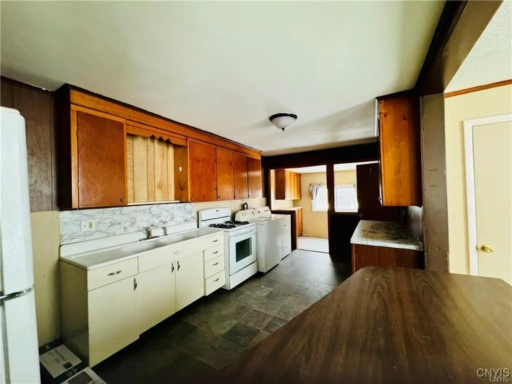416 Coffeen Street, Watertown City, New York 13601, Watertown City, New York 13601, 6 Bedrooms Bedrooms, ,4 BathroomsBathrooms,Residential,Closed,416 Coffeen Street, Watertown City, New York 13601,0,S1622640