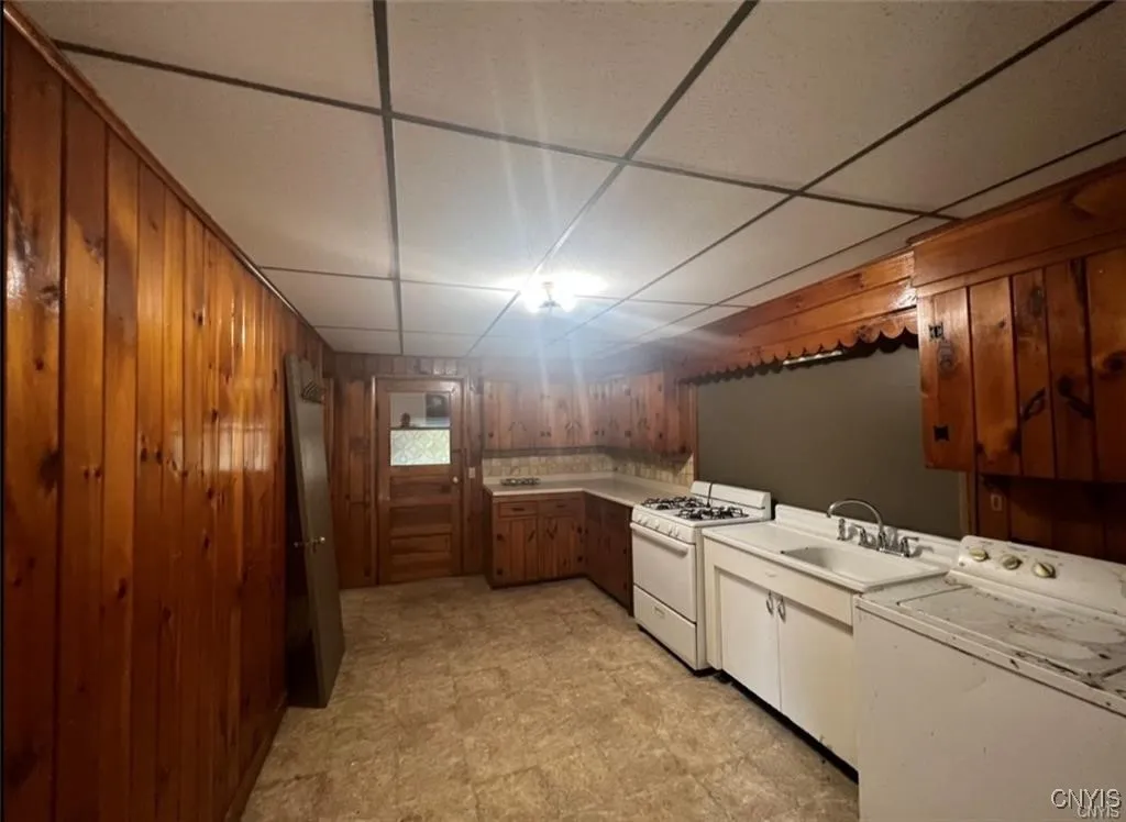 416 Coffeen Street, Watertown City, New York 13601, Watertown City, New York 13601, 6 Bedrooms Bedrooms, ,4 BathroomsBathrooms,Residential,Closed,416 Coffeen Street, Watertown City, New York 13601,0,S1622640