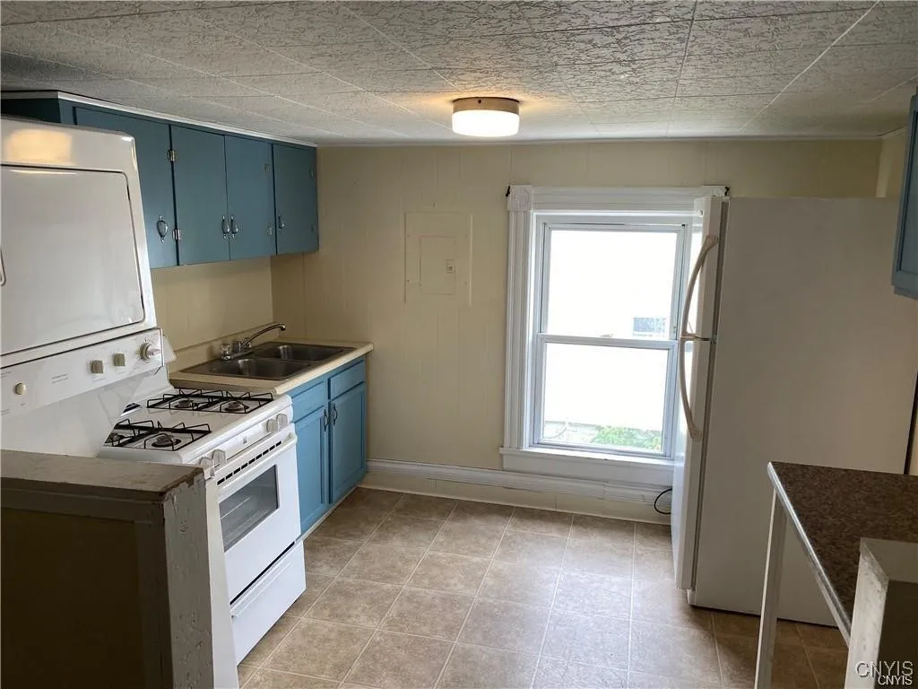416 Coffeen Street, Watertown City, New York 13601, Watertown City, New York 13601, 6 Bedrooms Bedrooms, ,4 BathroomsBathrooms,Residential,Closed,416 Coffeen Street, Watertown City, New York 13601,0,S1622640