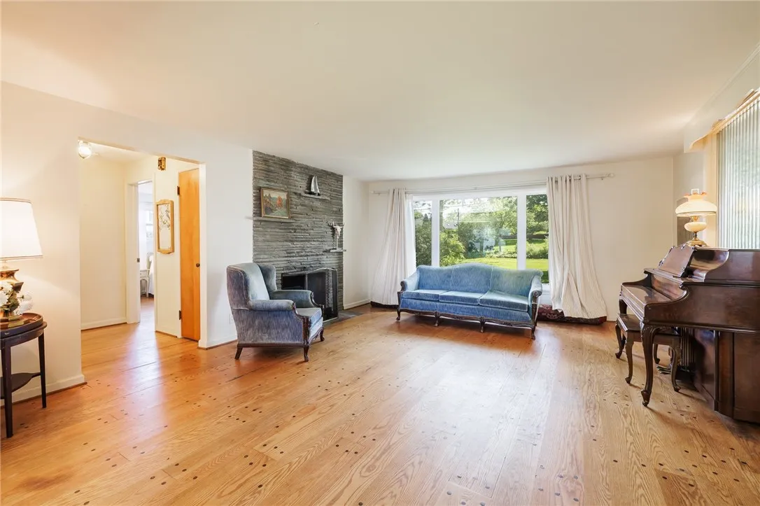 760 Beach Avenue, Rochester, New York 14612, Rochester, New York 14612, 3 Bedrooms Bedrooms, 7 Rooms Rooms,1 BathroomBathrooms,Residential,For Sale,760 Beach Avenue, Rochester, New York 14612,R1622631