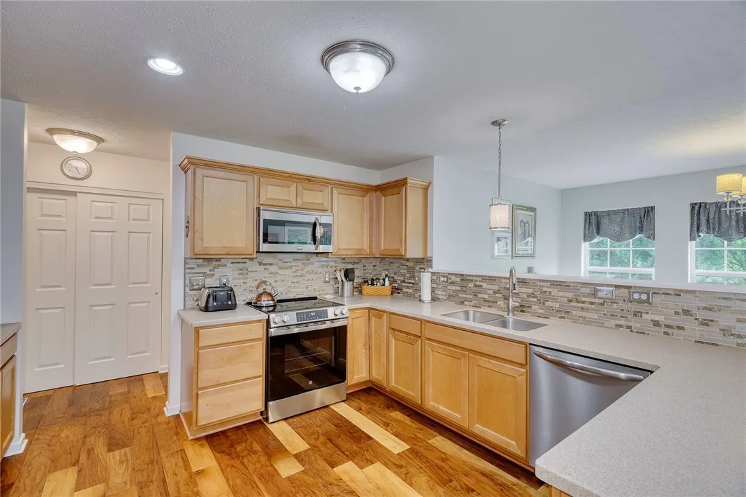 111 Southend Square, Henrietta, New York 14586, Henrietta, New York 14586, 3 Bedrooms Bedrooms, 7 Rooms Rooms,2 BathroomsBathrooms,Residential,For Sale,111 Southend Square, Henrietta, New York 14586,R1619984