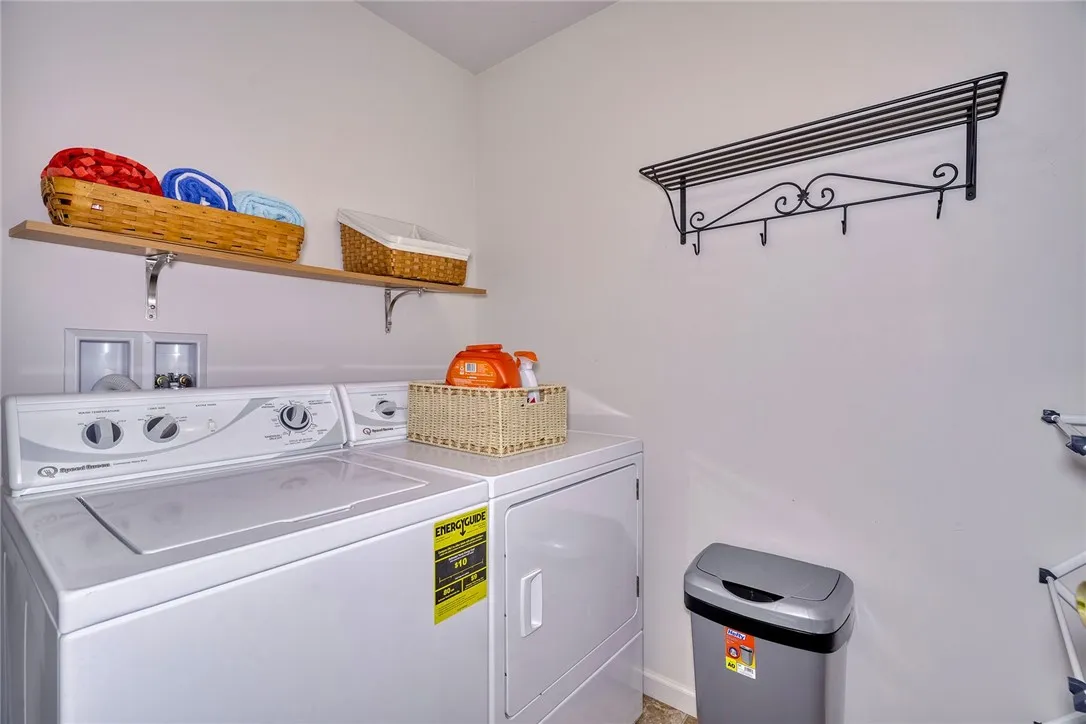 111 Southend Square, Henrietta, New York 14586, Henrietta, New York 14586, 3 Bedrooms Bedrooms, 7 Rooms Rooms,2 BathroomsBathrooms,Residential,For Sale,111 Southend Square, Henrietta, New York 14586,R1619984