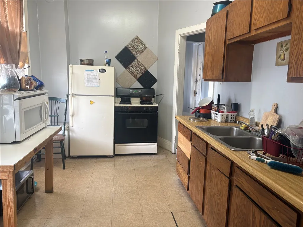 1139 Saint Paul Street, Rochester, New York 14621, Rochester, New York 14621, 10 Bedrooms Bedrooms, ,4 BathroomsBathrooms,Residential,For Sale,1139 Saint Paul Street, Rochester, New York 14621,R1622585