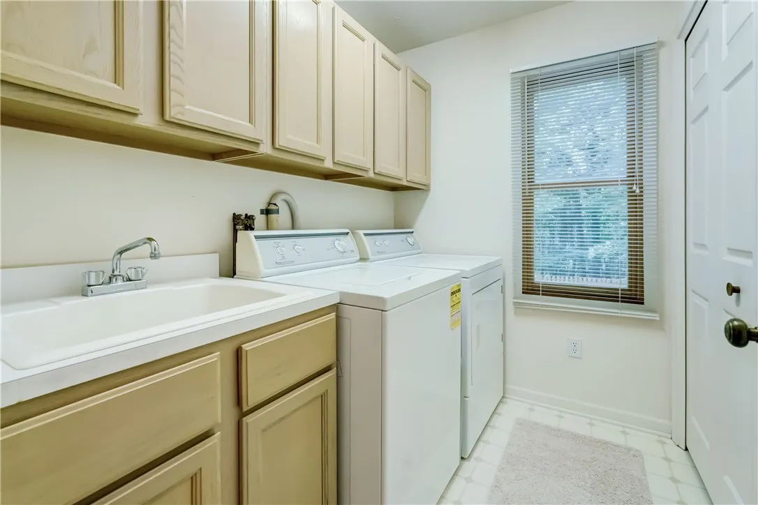 113 Churchview Lane, Henrietta, New York 14534, Henrietta, New York 14534, 3 Bedrooms Bedrooms, 7 Rooms Rooms,2 BathroomsBathrooms,Residential,For Sale,113 Churchview Lane, Henrietta, New York 14534,R1617590