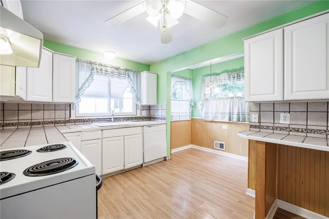 360 San Gabriel Drive, Rochester, New York 14610, Rochester, New York 14610, 4 Bedrooms Bedrooms, 7 Rooms Rooms,2 BathroomsBathrooms,Residential,For Sale,360 San Gabriel Drive, Rochester, New York 14610,R1622370