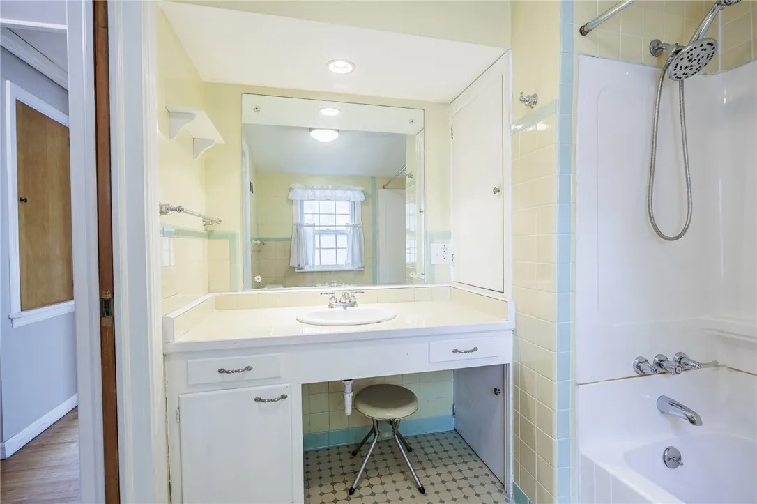 360 San Gabriel Drive, Rochester, New York 14610, Rochester, New York 14610, 4 Bedrooms Bedrooms, 7 Rooms Rooms,2 BathroomsBathrooms,Residential,For Sale,360 San Gabriel Drive, Rochester, New York 14610,R1622370