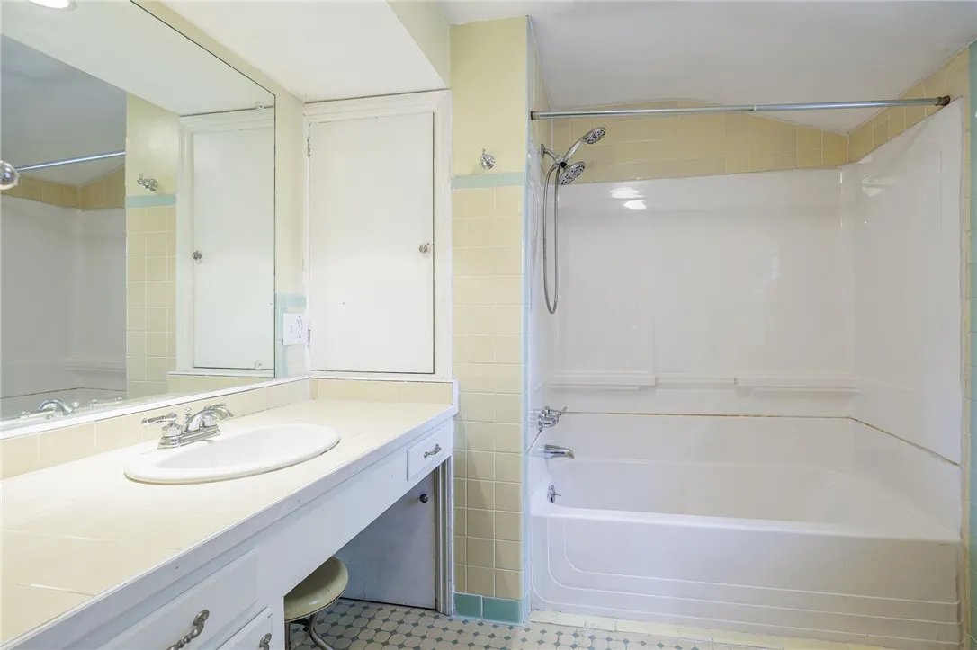 360 San Gabriel Drive, Rochester, New York 14610, Rochester, New York 14610, 4 Bedrooms Bedrooms, 7 Rooms Rooms,2 BathroomsBathrooms,Residential,For Sale,360 San Gabriel Drive, Rochester, New York 14610,R1622370