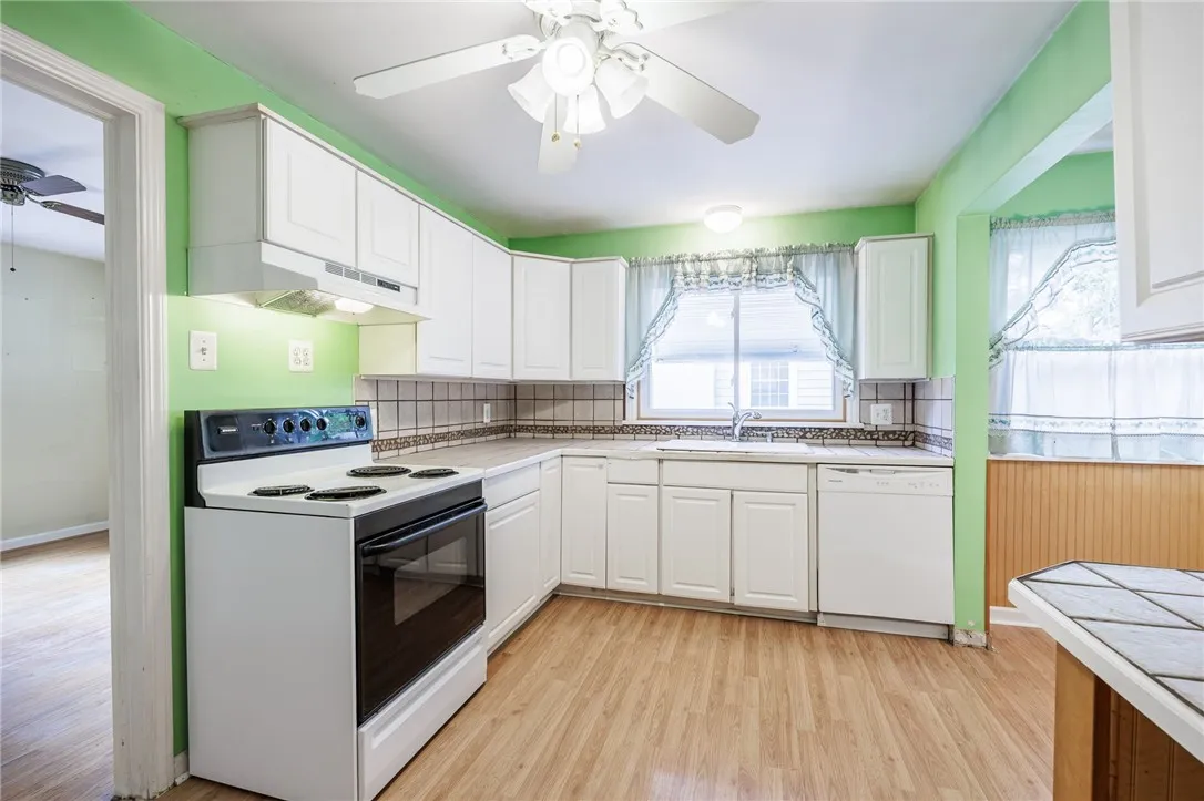 360 San Gabriel Drive, Rochester, New York 14610, Rochester, New York 14610, 4 Bedrooms Bedrooms, 7 Rooms Rooms,2 BathroomsBathrooms,Residential,For Sale,360 San Gabriel Drive, Rochester, New York 14610,R1622370