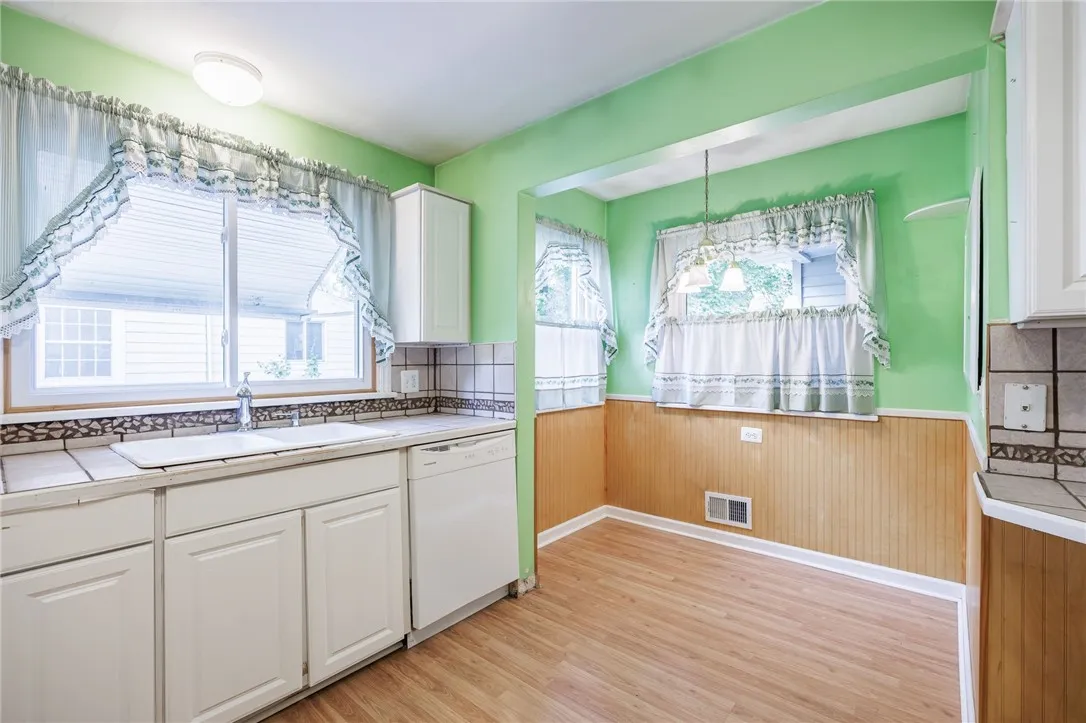 360 San Gabriel Drive, Rochester, New York 14610, Rochester, New York 14610, 4 Bedrooms Bedrooms, 7 Rooms Rooms,2 BathroomsBathrooms,Residential,For Sale,360 San Gabriel Drive, Rochester, New York 14610,R1622370