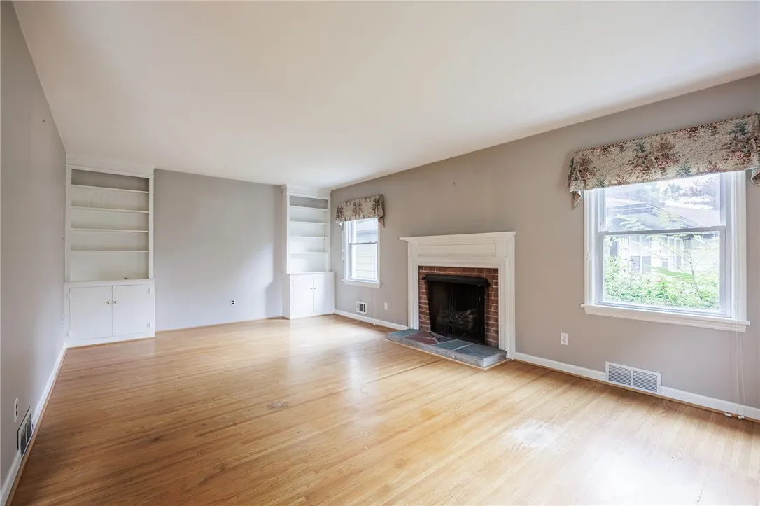 360 San Gabriel Drive, Rochester, New York 14610, Rochester, New York 14610, 4 Bedrooms Bedrooms, 7 Rooms Rooms,2 BathroomsBathrooms,Residential,For Sale,360 San Gabriel Drive, Rochester, New York 14610,R1622370