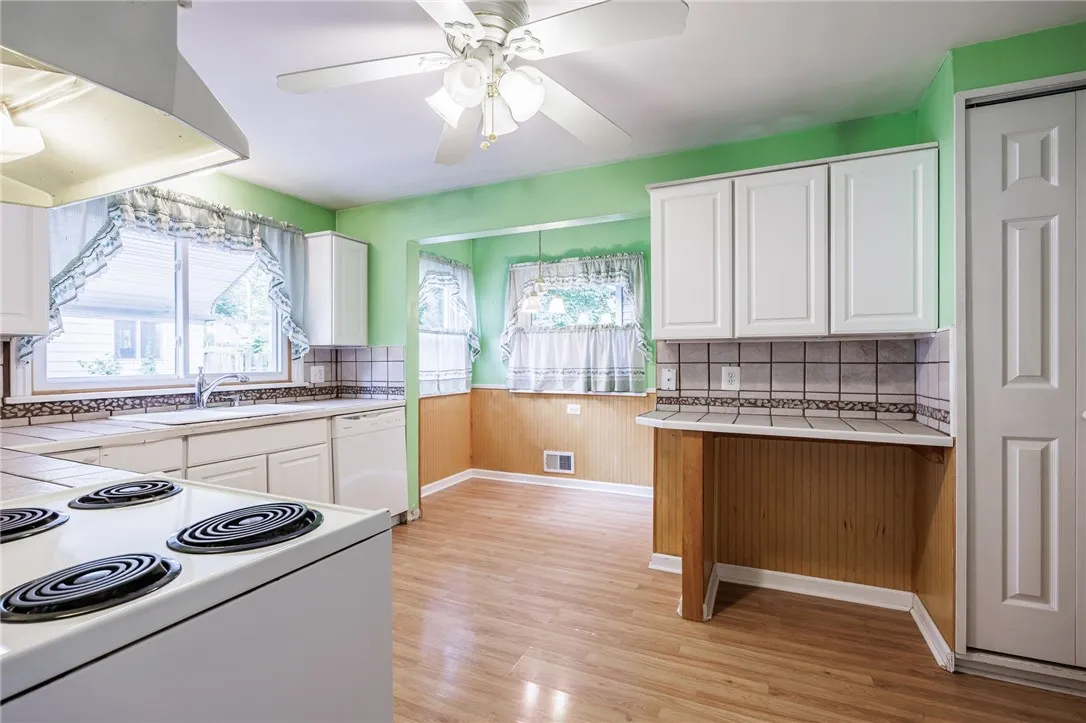 360 San Gabriel Drive, Rochester, New York 14610, Rochester, New York 14610, 4 Bedrooms Bedrooms, 7 Rooms Rooms,2 BathroomsBathrooms,Residential,For Sale,360 San Gabriel Drive, Rochester, New York 14610,R1622370