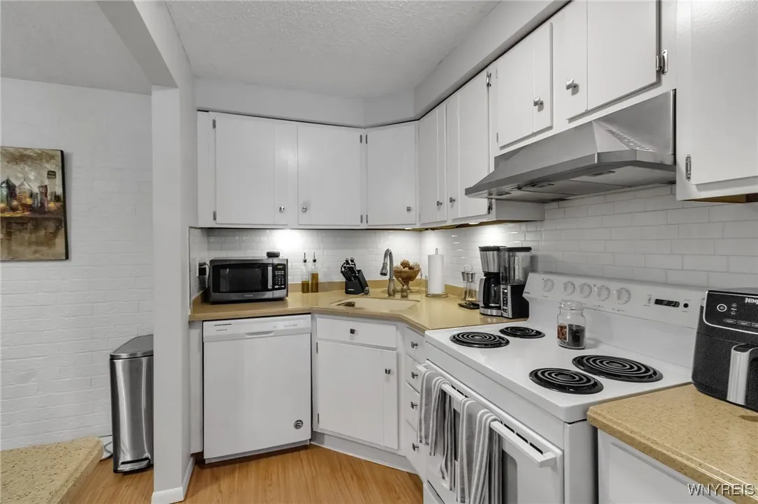 104 Foxberry Drive, Amherst, New York 14068, Amherst, New York 14068, 2 Bedrooms Bedrooms, 6 Rooms Rooms,1 BathroomBathrooms,Residential,For Sale,104 Foxberry Drive, Amherst, New York 14068,B1622263