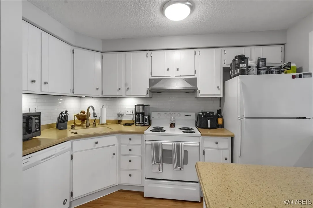 104 Foxberry Drive, Amherst, New York 14068, Amherst, New York 14068, 2 Bedrooms Bedrooms, 6 Rooms Rooms,1 BathroomBathrooms,Residential,For Sale,104 Foxberry Drive, Amherst, New York 14068,B1622263