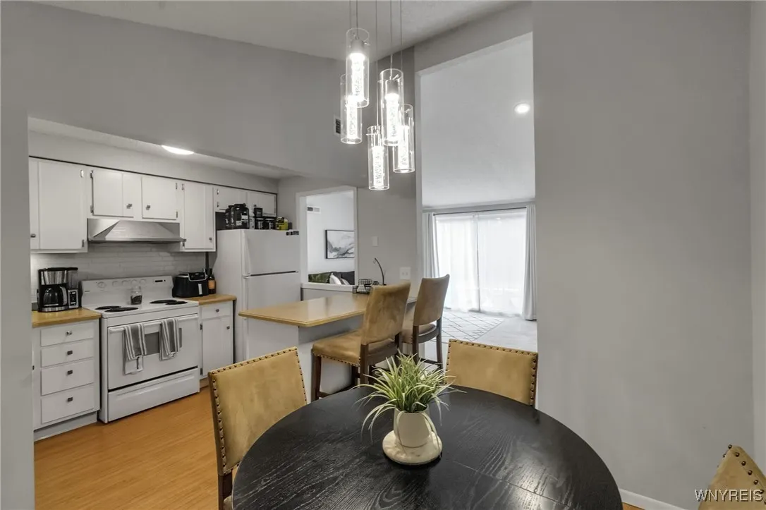 104 Foxberry Drive, Amherst, New York 14068, Amherst, New York 14068, 2 Bedrooms Bedrooms, 6 Rooms Rooms,1 BathroomBathrooms,Residential,For Sale,104 Foxberry Drive, Amherst, New York 14068,B1622263
