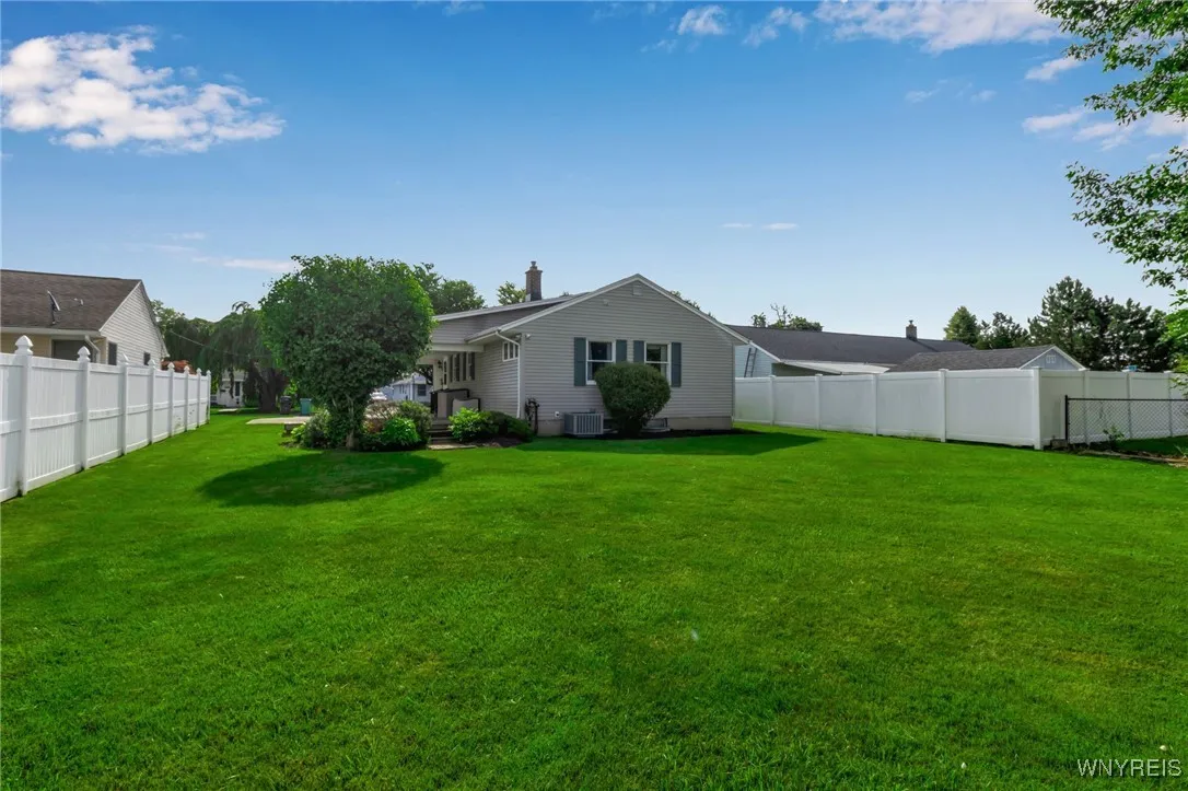 1014 98th Street, Niagara Falls, New York 14304, Niagara Falls, New York 14304, 3 Bedrooms Bedrooms, 5 Rooms Rooms,1 BathroomBathrooms,Residential,For Sale,1014 98th Street, Niagara Falls, New York 14304,B1621533