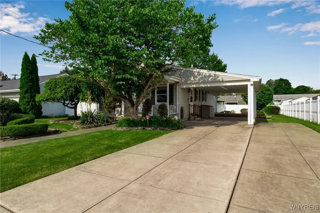 1014 98th Street, Niagara Falls, New York 14304, Niagara Falls, New York 14304, 3 Bedrooms Bedrooms, 5 Rooms Rooms,1 BathroomBathrooms,Residential,For Sale,1014 98th Street, Niagara Falls, New York 14304,B1621533