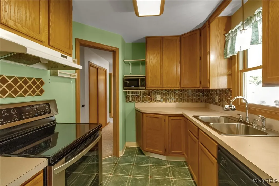 1014 98th Street, Niagara Falls, New York 14304, Niagara Falls, New York 14304, 3 Bedrooms Bedrooms, 5 Rooms Rooms,1 BathroomBathrooms,Residential,For Sale,1014 98th Street, Niagara Falls, New York 14304,B1621533