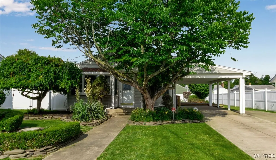 1014 98th Street, Niagara Falls, New York 14304, Niagara Falls, New York 14304, 3 Bedrooms Bedrooms, 5 Rooms Rooms,1 BathroomBathrooms,Residential,For Sale,1014 98th Street, Niagara Falls, New York 14304,B1621533